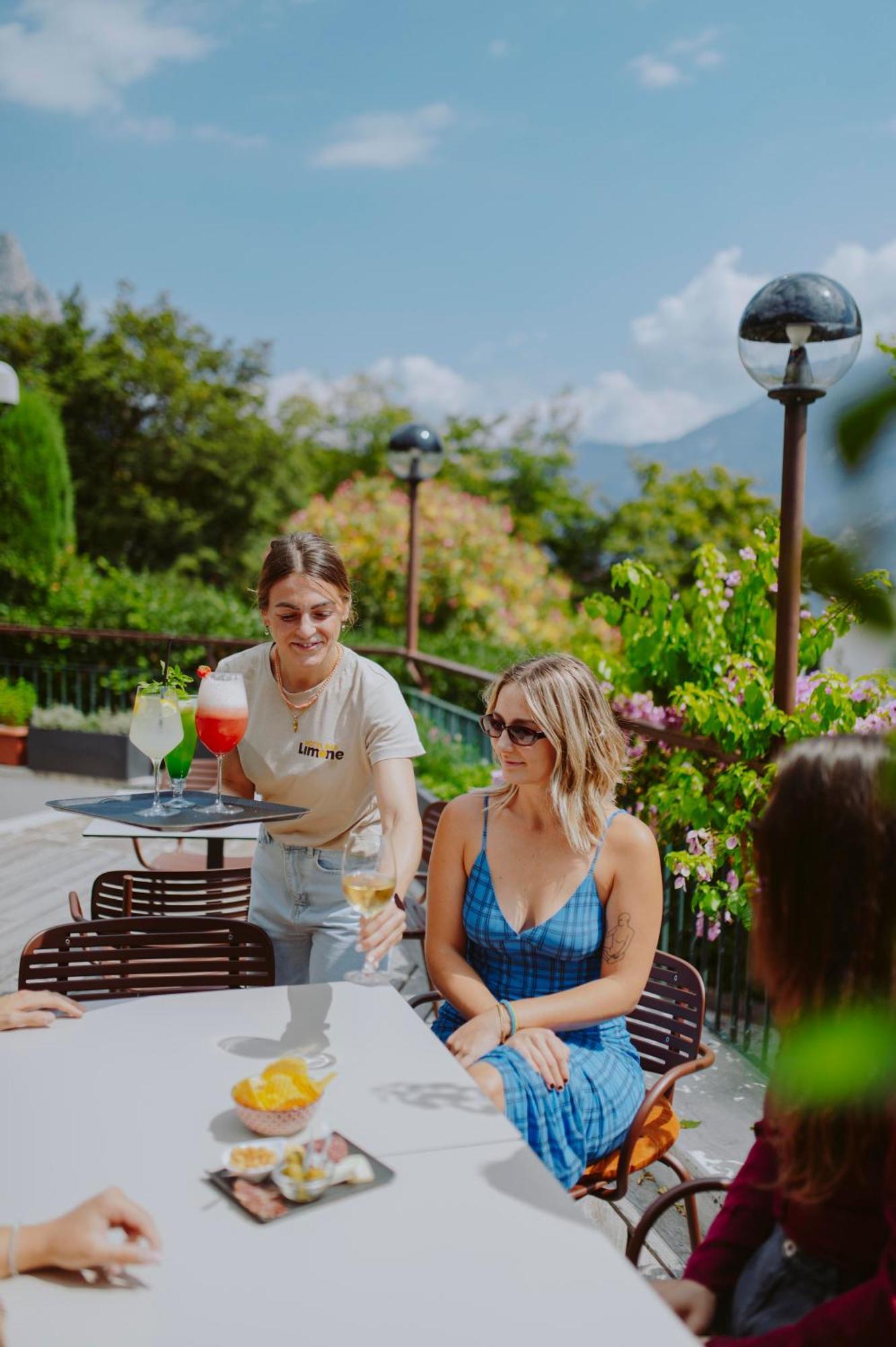 Hotel Limone Лимоне-суль-Гарда Экстерьер фото