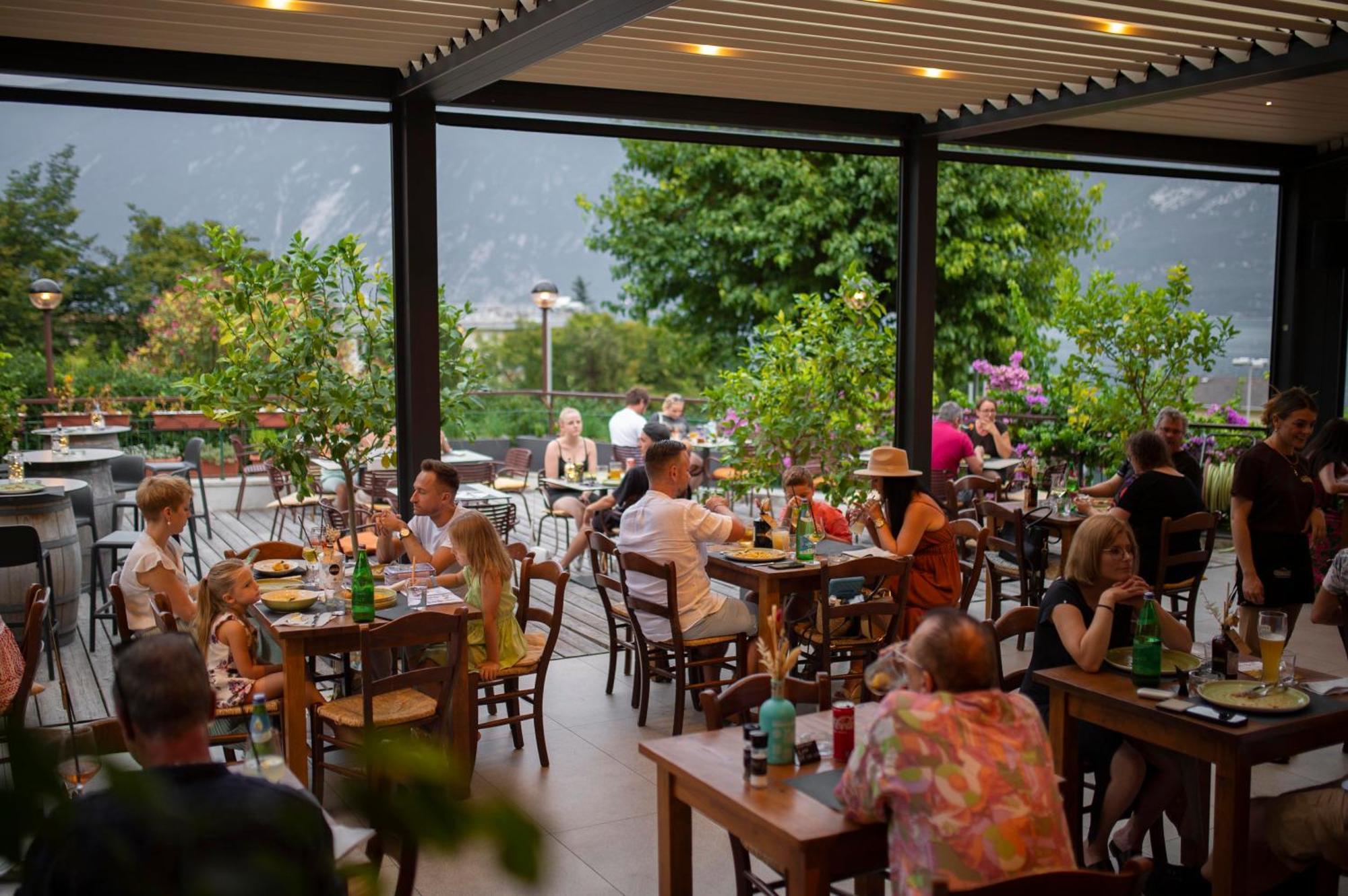 Hotel Limone Лимоне-суль-Гарда Экстерьер фото