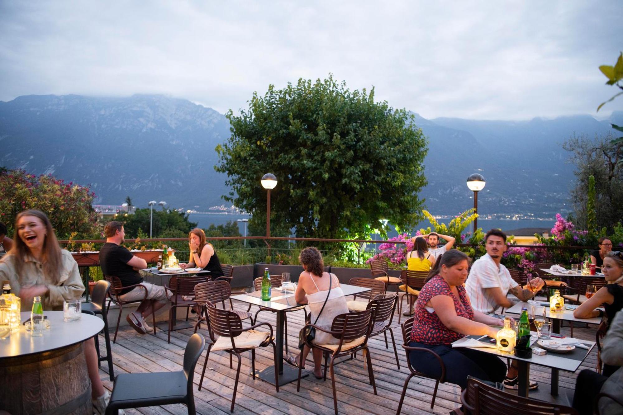 Hotel Limone Лимоне-суль-Гарда Экстерьер фото