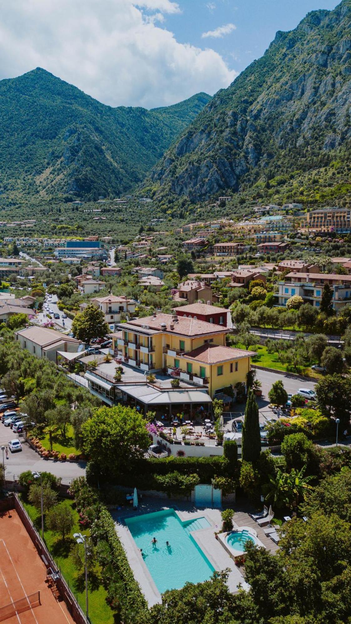 Hotel Limone Лимоне-суль-Гарда Экстерьер фото