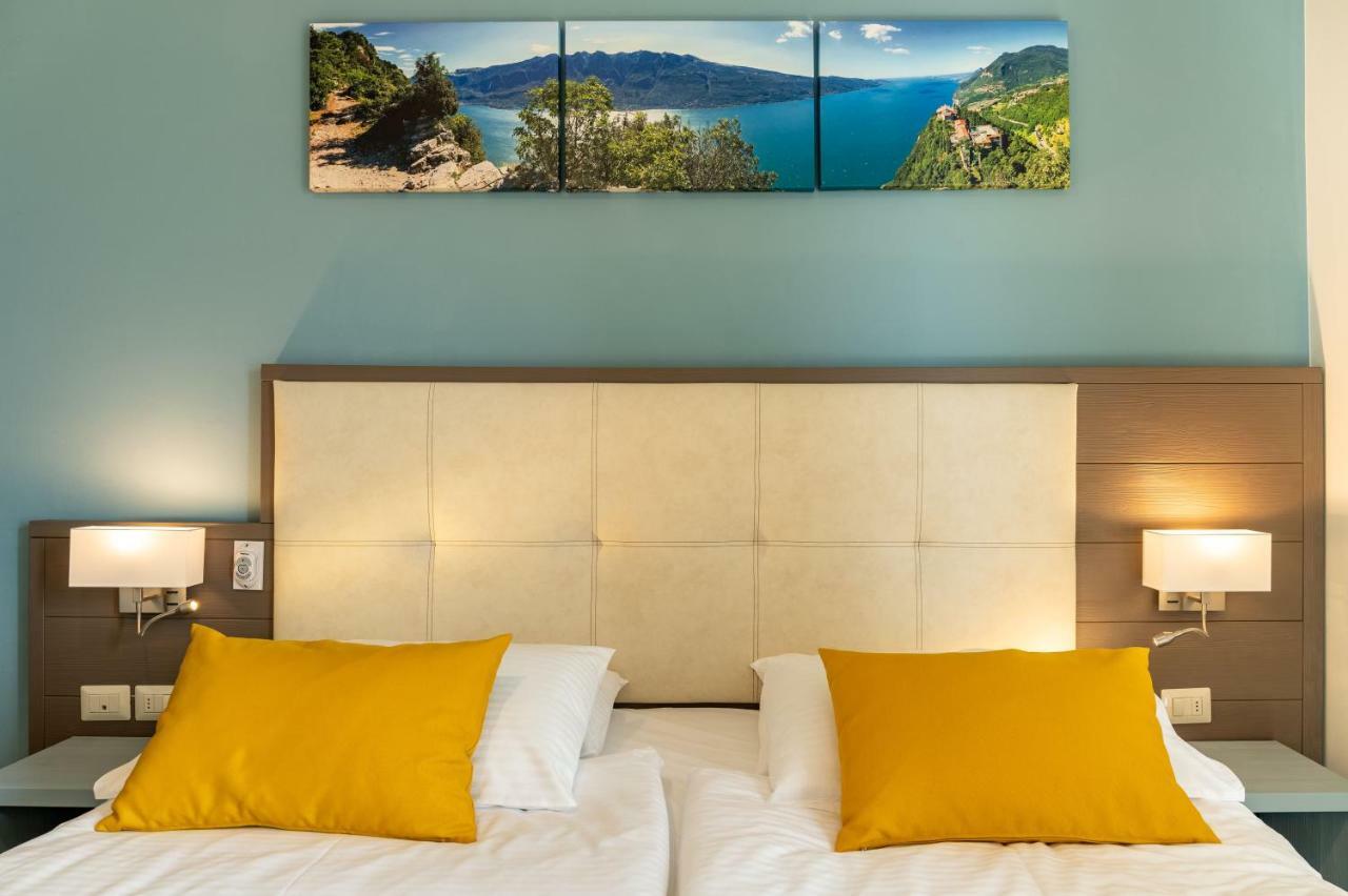 Hotel Limone Лимоне-суль-Гарда Экстерьер фото