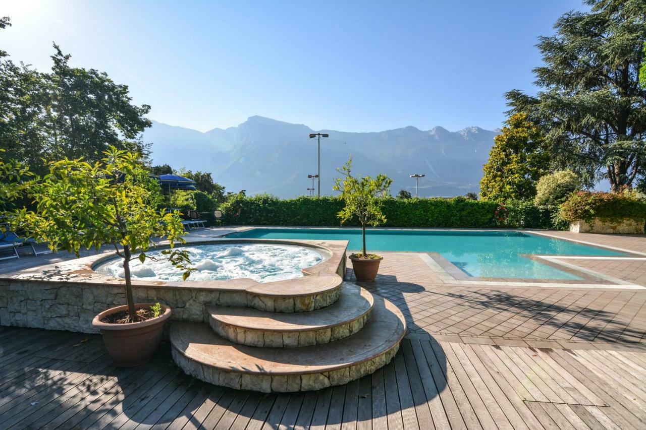 Hotel Limone Лимоне-суль-Гарда Экстерьер фото