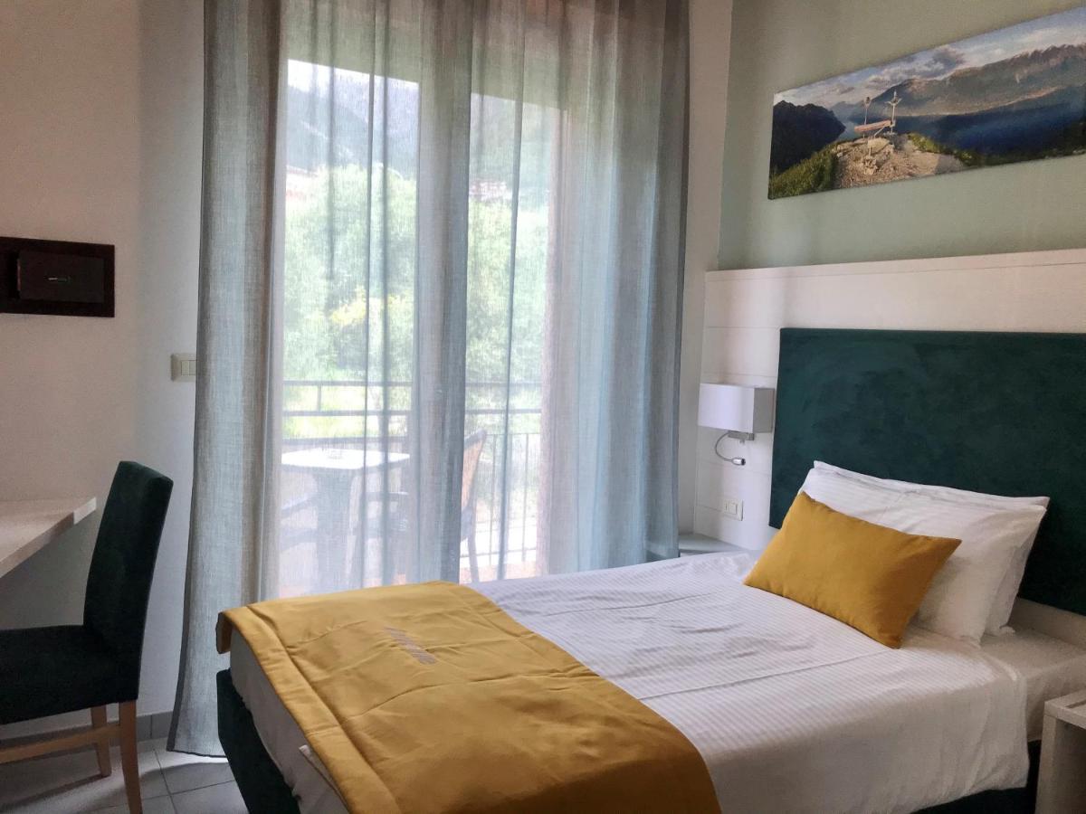 Hotel Limone Лимоне-суль-Гарда Экстерьер фото